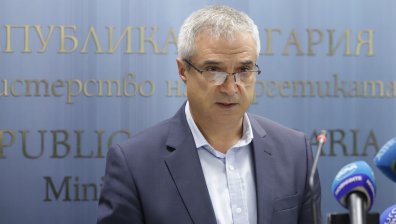 Енергийният министър: До полунощ няма да има селища без ток