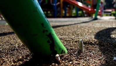 От HelpBook: Родители събират пари за обновяване на детска площадка в София 