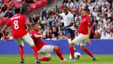 Пак скандал! Арестували българин за расистки обиди срещу Стърлинг