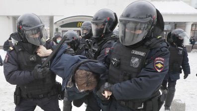 Руската полиция започна арести преди началото на протестите за Навални