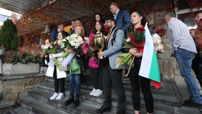Посрещане на националния отбор по шахмат за жени на летището