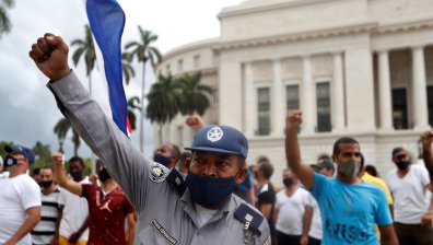 Протести, репресия, празни рафтове, пандемия - кубинците са на ръба