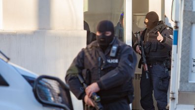 ГДБОП арестува мозъците и участниците в група за имотни измами