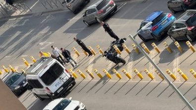 Лекари спасяват моторист след тежка катастрофа в София