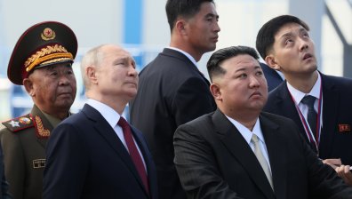 Москва все по-близка с Пхенян: Путин подари на Ким Чен Ун руски автомобил
