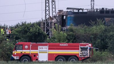 Човешка грешка е вероятната причина за сблъсъка на влак и автобус в Словакия