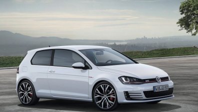 Зад волана на една икона: тестваме новия Golf GTI