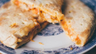 Как да приготвим калцоне с пилешко и моцарела