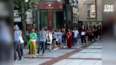 Опашка за изкуство: Народният театър продаде над 1000 билета на почитатели