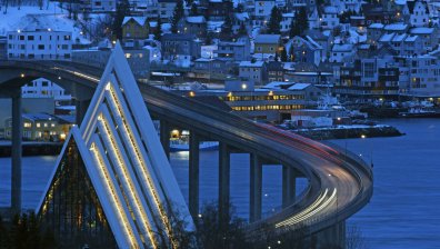 Арктика се затопля, а полярната нощ става все по-тъмна