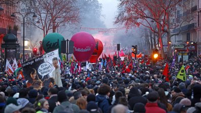 Нови протести във Франция: Хората недоволстват срещу пенсионната реформа