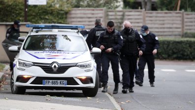 Жена, носеща няколко чанти, заплаши да се взриви във Франция