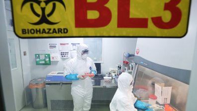 Мистериозният китайски вирус набира сила, проверяват засилено на летища