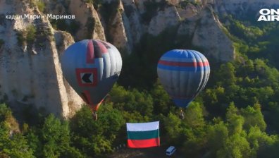 10-метров трибагреник се развя над Мелник