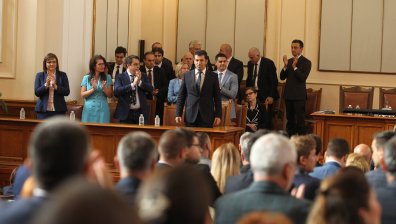 Нов кабинет или избори: Какво ни чака след свалянето на правителството