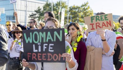 САЩ: Кремъл учи Техеран как да спре протестите за правата на жените