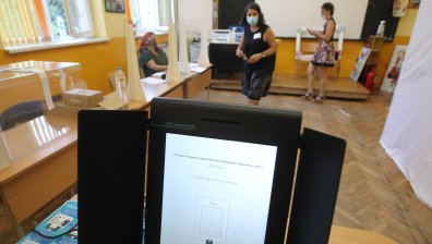 Вотът в чужбина: Машинното гласуване премина бързо и безпроблемно