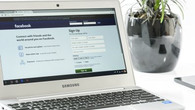 Служителите на Facebook могат да работят от вкъщи до юли 2021 г.