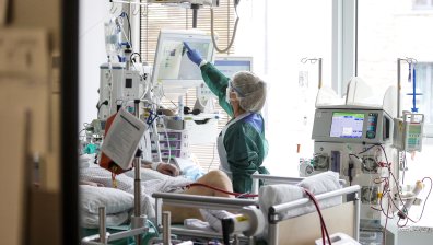 Редица лекари в Германия убеждават пациентите си, че Ковид-19 не съществува