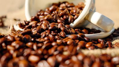 Сега ли е моментът да се запасим с кафе и шоколад заради цените?