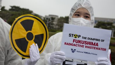 Япония очаква одобрение за изхвърляне на 1 млн. куб. м вода от централата във "Фукушима"