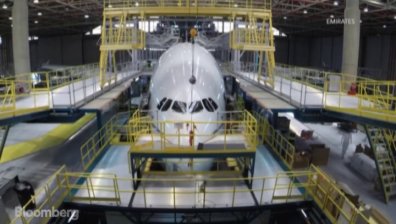 Как се изважда всичко от Super Jumbo A380 - в две минути