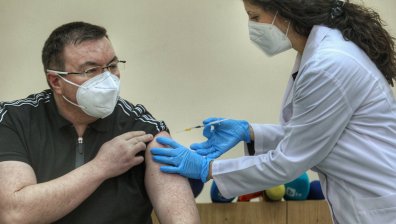Ангелов: Поръчваме още над 3 млн. дози РНК ваксини, българите ще имат избор