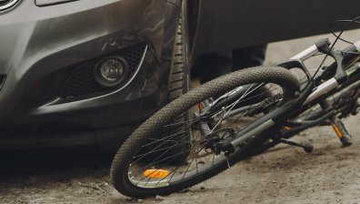 Шофьор на 19 години с БМВ уби велосипедист в Старозагорско