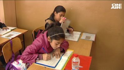 Бедност и липса на родителски контрол спира хиляди деца от училище