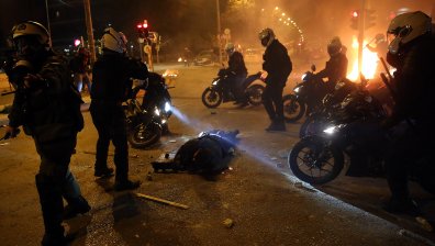 Мирен протест в Гърция срещу полицейското насилие прерасна в конфликт (+ВИДЕО)