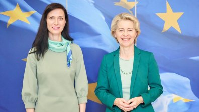 Мария Габриел пред Фон дер Лайен: Ще работим активно по присъединяването ни към Еврозоната