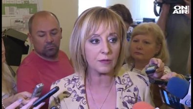 Мая Манолова с оставка в джоба заради Закона за личната помощ