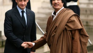 Кадафи дал 50 млн. евро на Саркози, твърди посредник