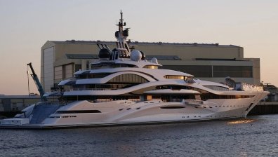 Колко струва новата мегаяхта на Роман Абрамович, която има 48 каюти