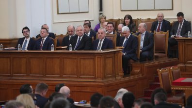 Решено: Депутатите съкратиха коледната си ваканция