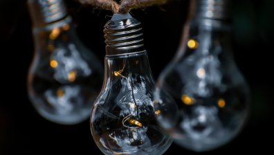 Как да пестим енергия, за да плащаме по-ниски сметки за ток и парно