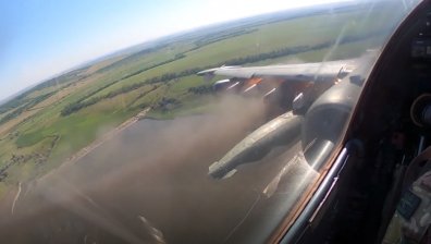 Руски Су-25 порази с неуправляеми ракети военни цели на Украйна