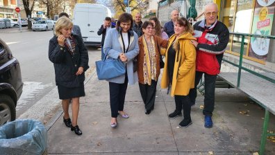 Нинова в Харманли: Ние дойдохме, а тези, които искаха конгрес и оставки, се скриха