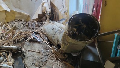 Ударно събуждане - части от ракета попаднаха в жилище в Одеса, мъж е в болница (+СНИМКИ)