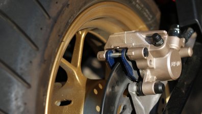 Защо скърцат спирачките на колата и как да ги оправим