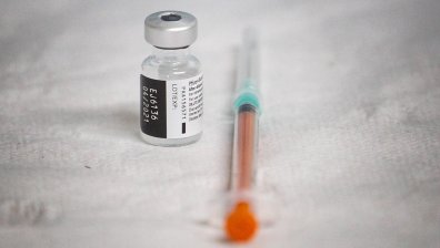 Мъж се ваксинира 32 пъти срещу Ковид-19