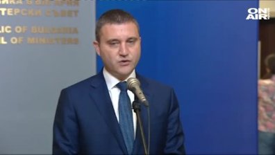 Кабинетът ще поиска позицията на Европейската банка за Калин Митрев