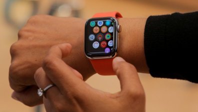 Кардиолог съди Apple заради функция на Watch за сърдечния ритъм