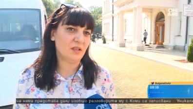 Жители на Перник на протест пред парламента