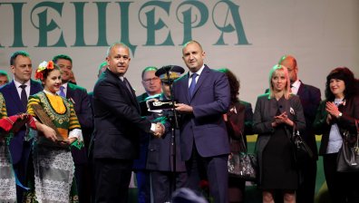 Радев в Пещера: В огромен дълг сме към нашите предци