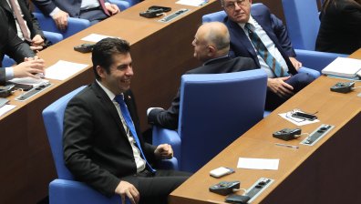 Депутатите се скараха и се разделиха на два фронта заради помощта за Украйна