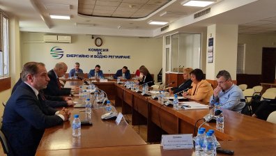 Омбудсманът: Абсурд цената на газа да пада, а хората да плащат по-скъпо парно и топла вода