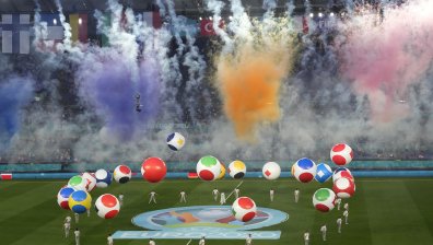 Европейското първенство е открито! Гласът на Бочели огласи "Олимпико"