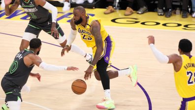 Най-голямата сделка в спорта става факт с продажбата на "Лейкърс"