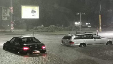 Силна гръмотевична буря с градушка се изваля над София (+Видео)